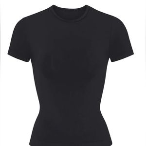 SKIMS SOFT SMOOTHING SEAMLESS T-SHIRT | ONYX - Small